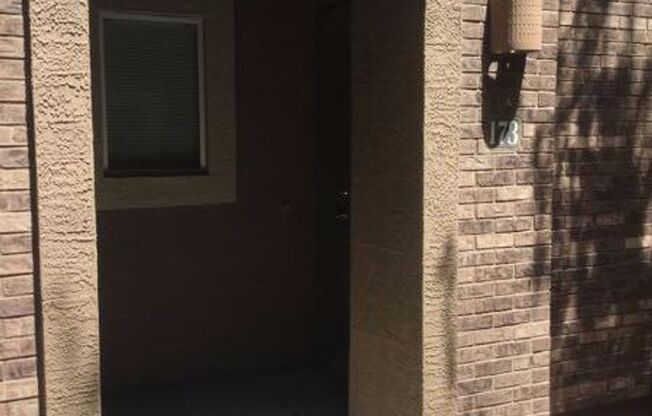 Charming 2 bed townhome in Phoenix!!!