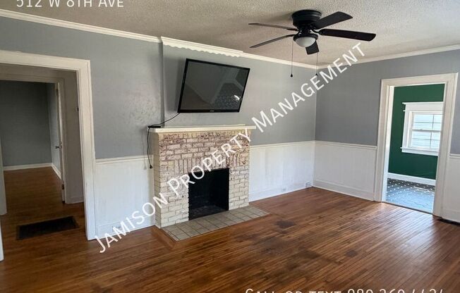 512 W 8 AVE