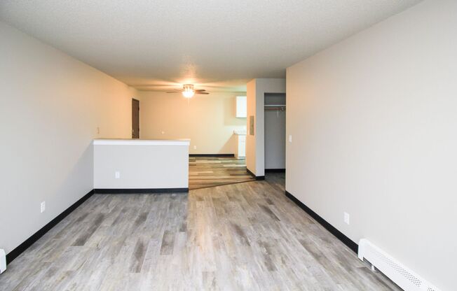 3 beds, 1 bath, 973 sqft, $1,200, Unit 3610-110