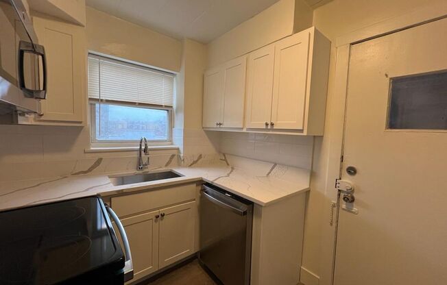 2 beds, 1 bath, $1,450, Unit 6023 - #3W