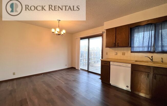 2 beds, 1 bath, 1,027 sqft, $825, Unit 1504 Aurora Dr A