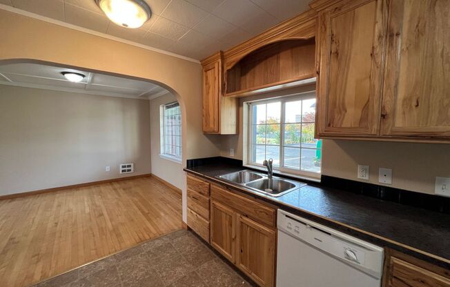 2 beds, 1 bath, $1,595, Unit Unit C-20