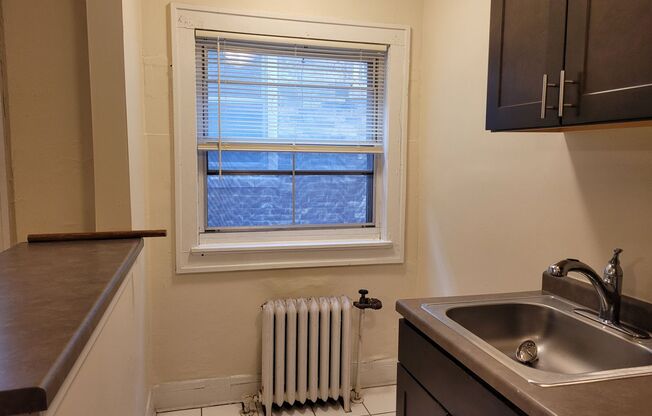 Studio, 1 bath, $895, Unit 14