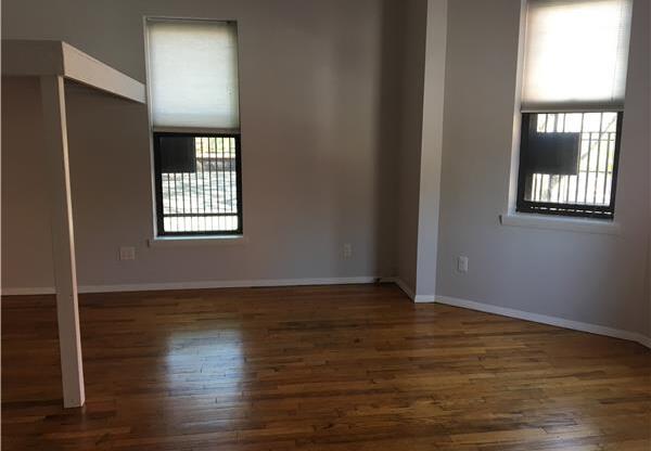 Studio, 1 bath, $2,300, Unit 2-R