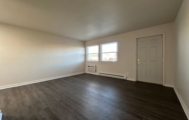 1 bed, 1 bath, 815 sqft, $795, Unit Apt. 8