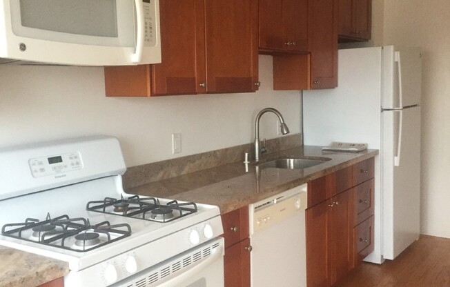 1 bed, 1 bath, 600 sqft, $2,300