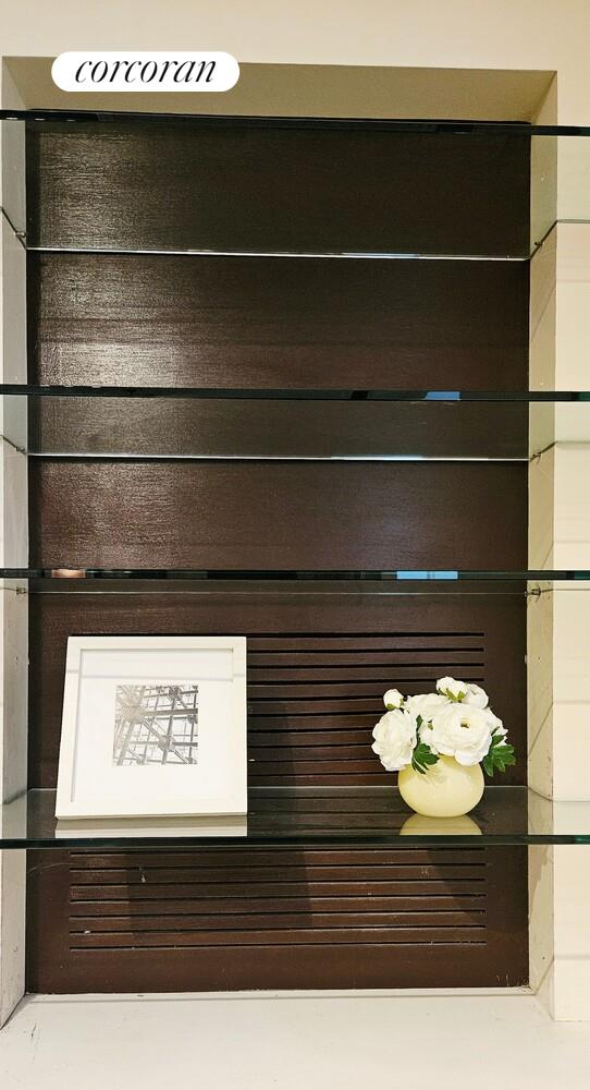 205 W 57 ST