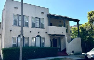LARGE UPSTAIRS ONE BEDROOM ONE BATH! $300 OFF ON SECONDS MONTHS RENT