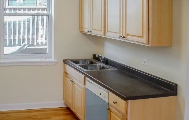 2 beds, 1 bath, 725 sqft, $2,895, Unit 857-3N