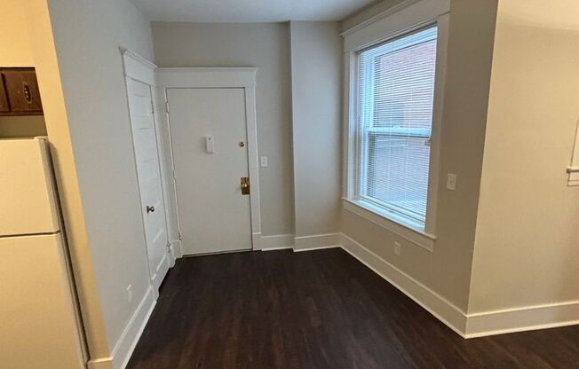 1 bed, 1 bath, 614 sqft, $850, Unit 4