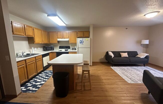 1 bed, 1 bath, 600 sqft, $1,200, Unit 211