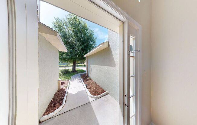 Spacious 3Bed/ 2Bath Single Family Home In South Chase!