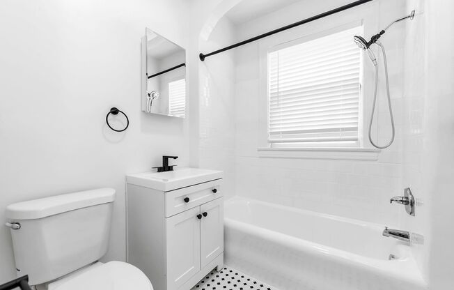 Studio, 1 bath, 560 sqft, $1,900, Unit 211