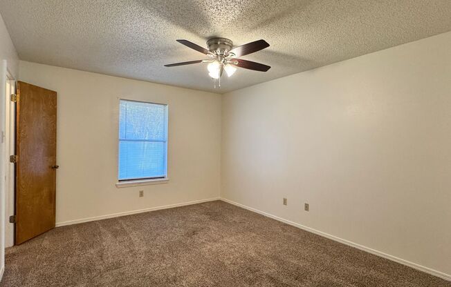 2 beds, 1 bath, $1,095