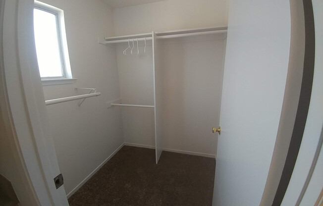 3 beds, 2 baths, 1,239 sqft, $2,015, Unit 1690-206