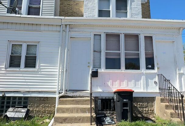 144 E 21st St