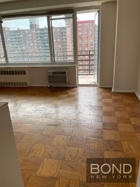 1 bed, 1 bath, $4,700, Unit 16N
