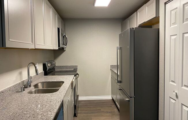 3 beds, 2 baths, 643 sqft, $1,950, Unit A405
