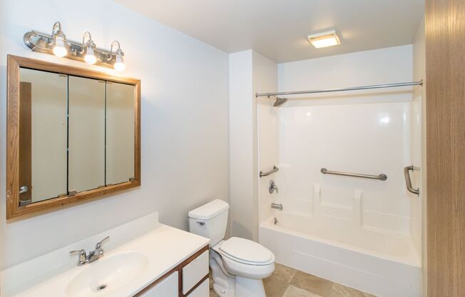 2 beds, 1 bath, 900 sqft, $1,045, Unit 2950