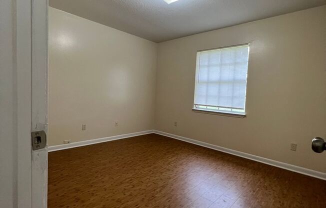 2 beds, 1 bath, $1,150