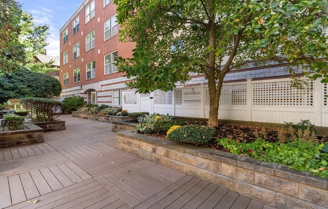 2 beds, 2 baths, 950 sqft, $5,200, Unit 311