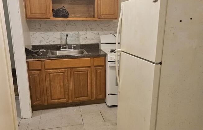 2 beds, 1 bath, $2,400, Unit 3