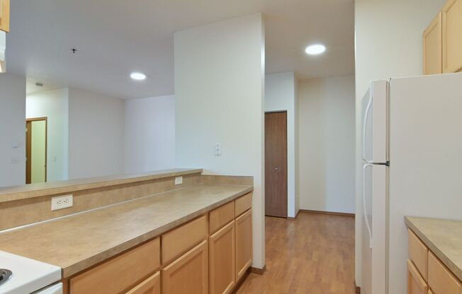 2 beds, 1 bath, $1,700, Unit 303