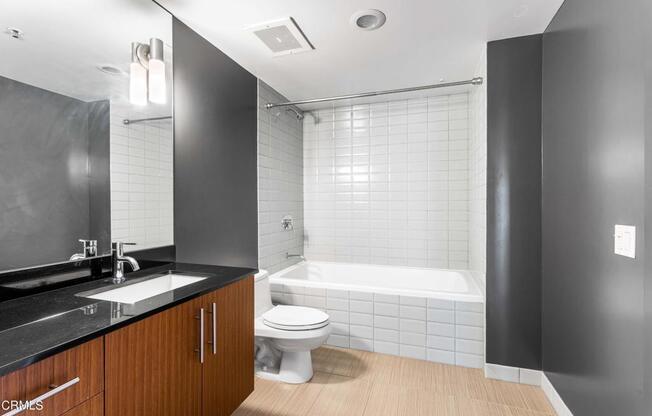 1 bed, 1 bath, 950 sqft, $3,600, Unit 325