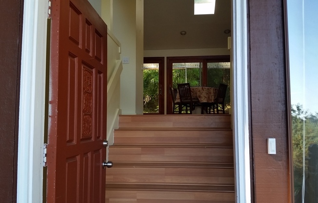 GEM in Somerset Bellevue, 4 beds/3 Baths with daylight basement with beautiful view