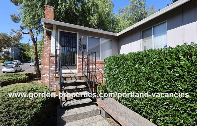 $1,795.00 - SE 15th Ave - remodeled 3 bedroom duplex with attached single car garage