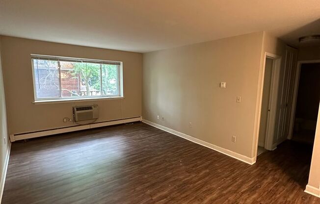 2 beds, 1 bath, $1,395, Unit 216