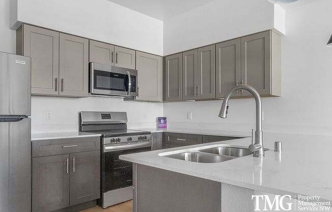 1 bed, 1 bath, 746 sqft, $1,625, Unit C63