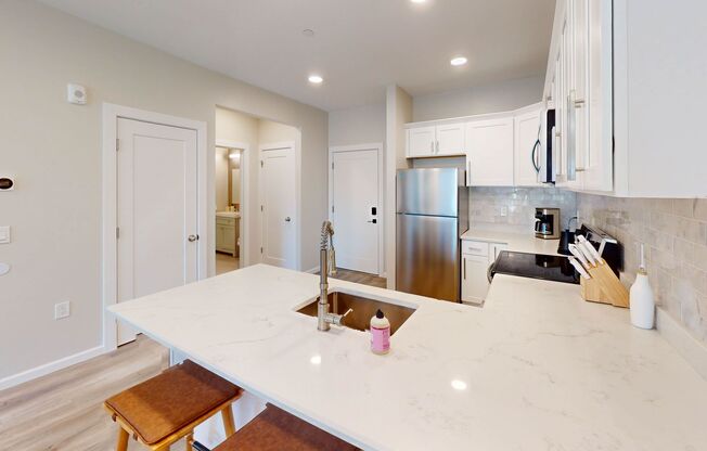 2 beds, 1 bath, 719 sqft, $2,750, Unit 212