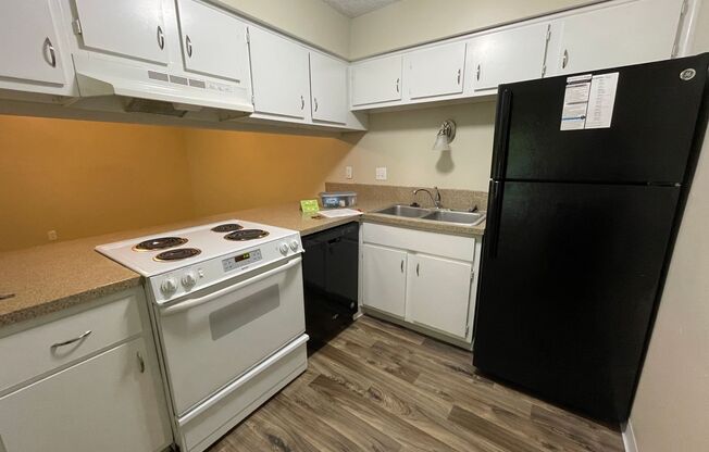 2 beds, 1 bath, 945 sqft, $1,325, Unit 8723-302