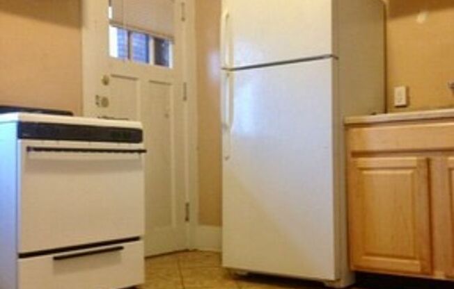 *** Large 3 & 4 Bedroom Apartments in Squirrel Hill * Pet Friendly * Sunroom, patios, spacious homes * Available Now ***