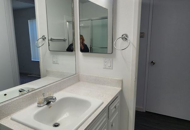 1 bed, 1 bath, 560 sqft, $1,350, Unit 1350-28