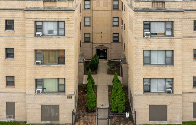 7003 S Harper