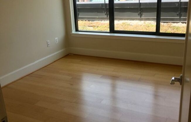 1 bed, 1 bath, 518 sqft, $3,325, Unit 718