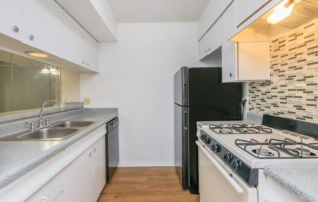 1 bed, 1 bath, 970 sqft, $1,421