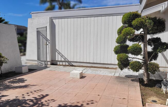 Beautifull 4 Bed 2 Bath In UTC Area