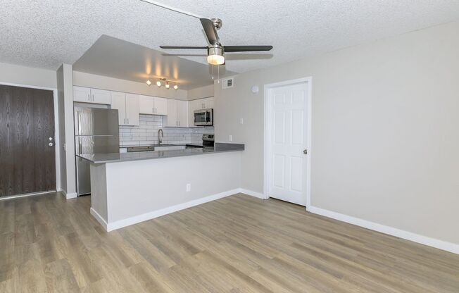 1 bed, 1 bath, 452 sqft, $949, Unit 2078