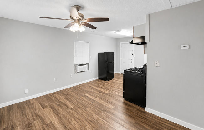South Dallas Home - Country Feel in the City!