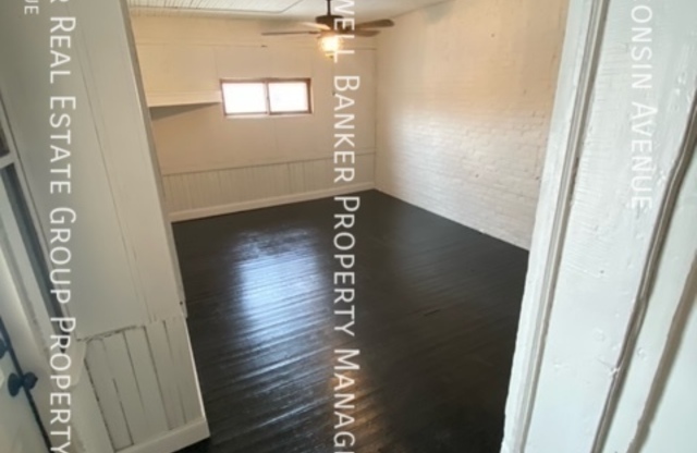 2 beds, 1 bath, 1,200 sqft, $1,200