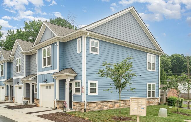 Charming 3-Bedroom Townhome Close to Everything You Love in Charlotte