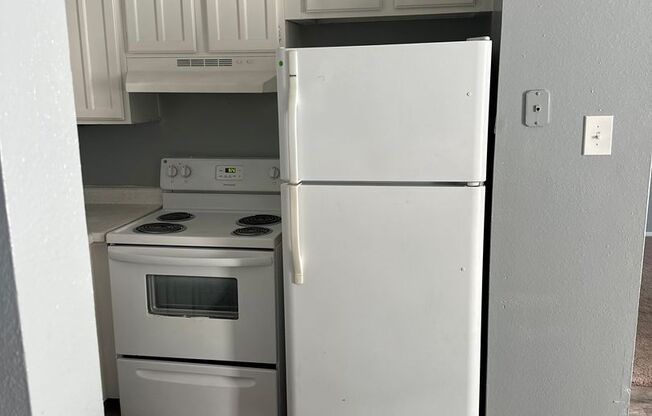 1 bed, 1 bath, 470 sqft, $745, Unit 911