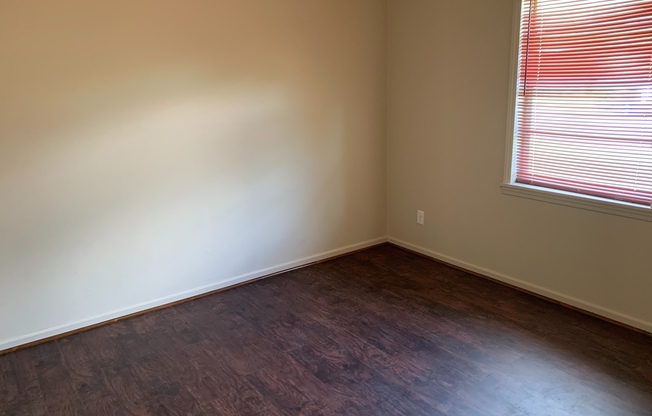 2 beds, 1 bath, $775