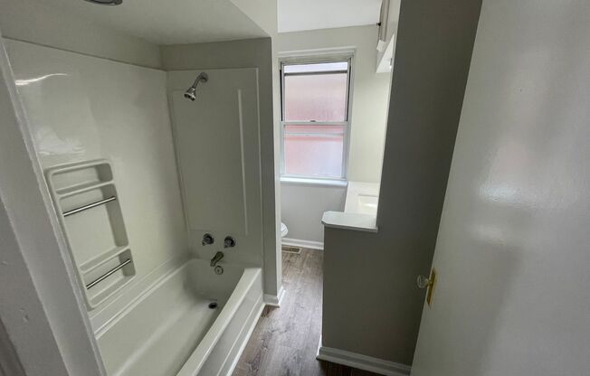 155 Kendall Ave - (06122)