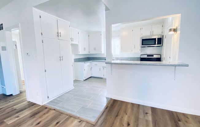 1957 Frank St / 2519 Virginia Ave