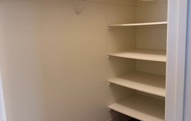 2 beds, 1 bath, 1,015 sqft, $1,795, Unit 089
