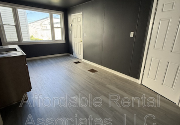1643 S 1 ST